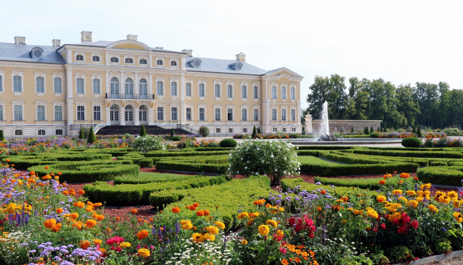 Skats uz pili no dārza puses, foto: Rundāles pils muzejs