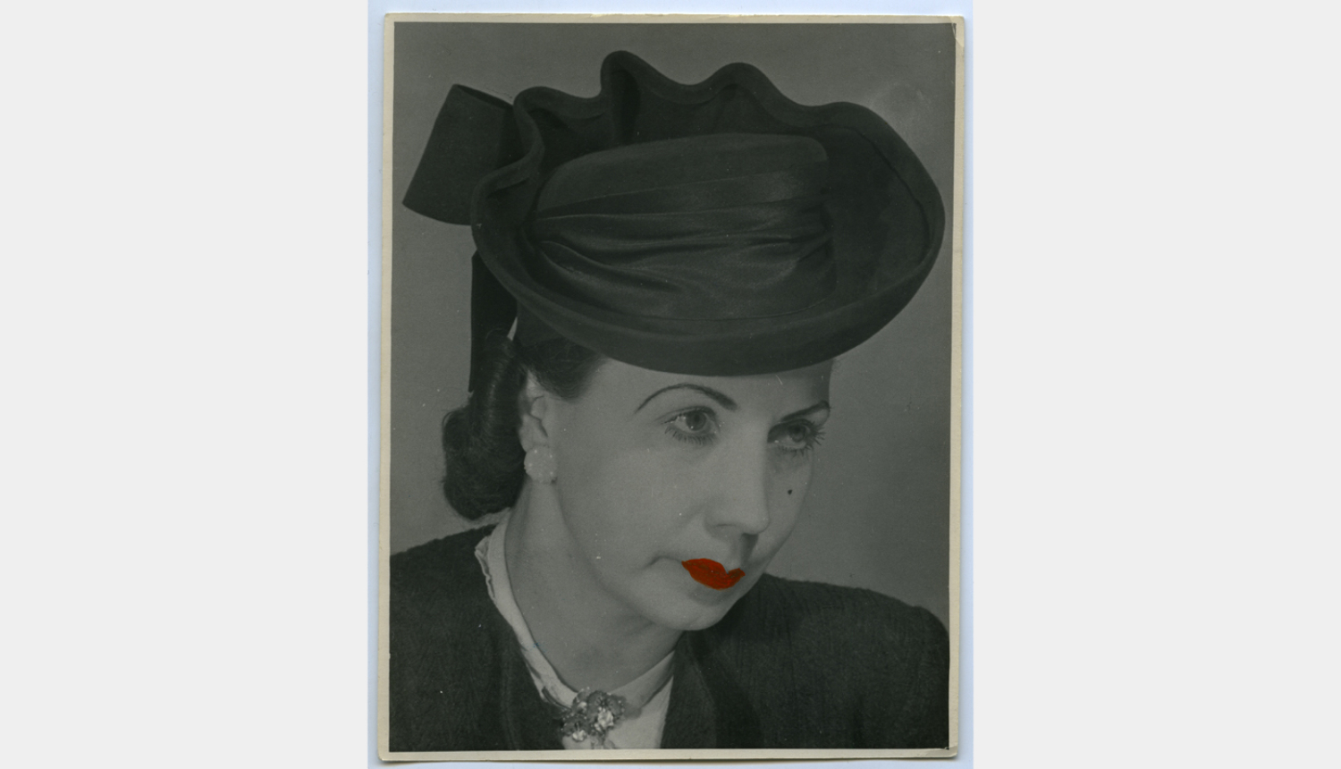 Alfrēds Polis. Helēna Pole, 20. gs. 50. gadi, kolorēta sudraba želatīna kopija, Latvijas Fotogrāfijas muzeja krājums