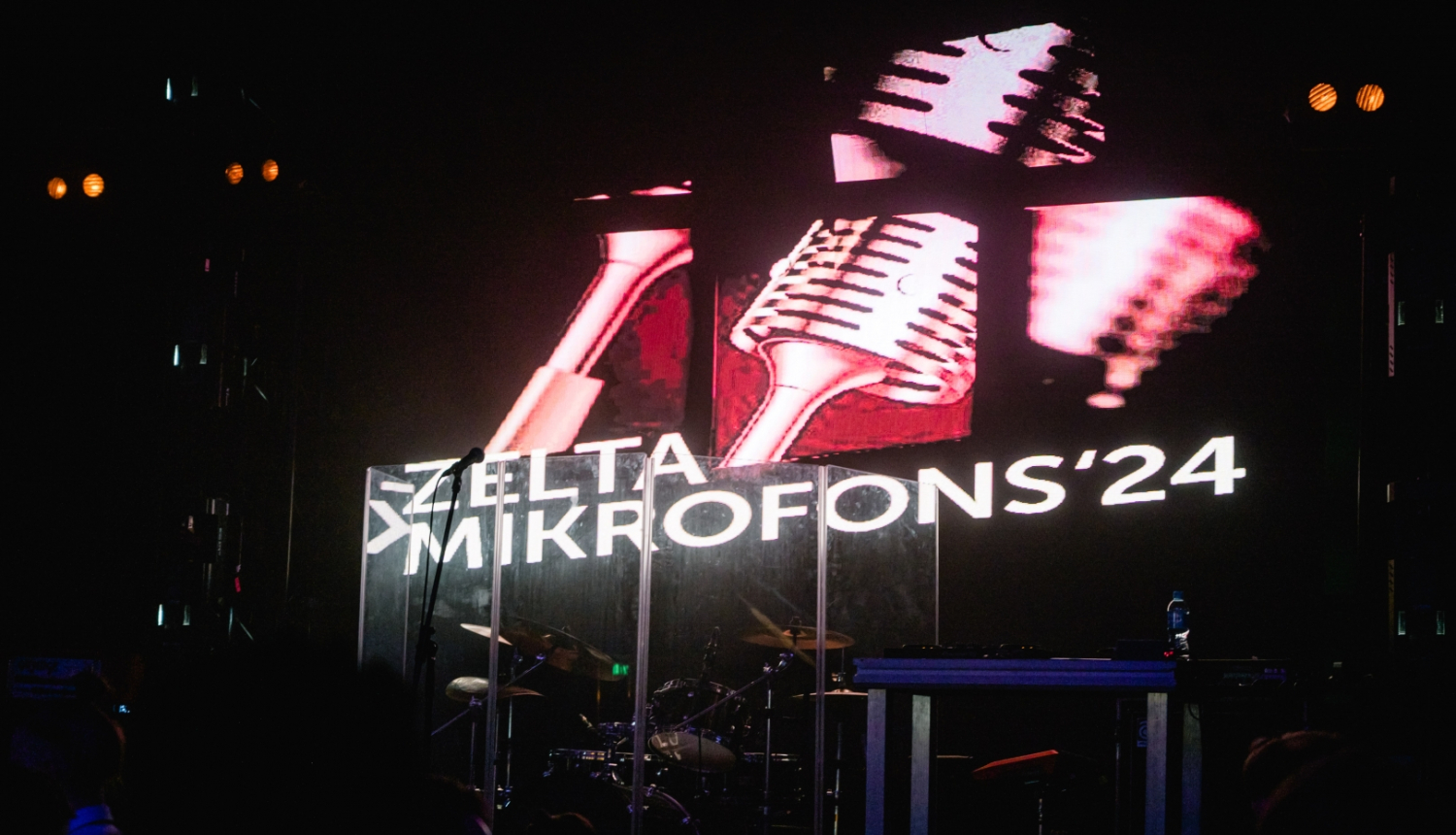 Attēls ar uzrakstu: Zelta Mikrofons '24