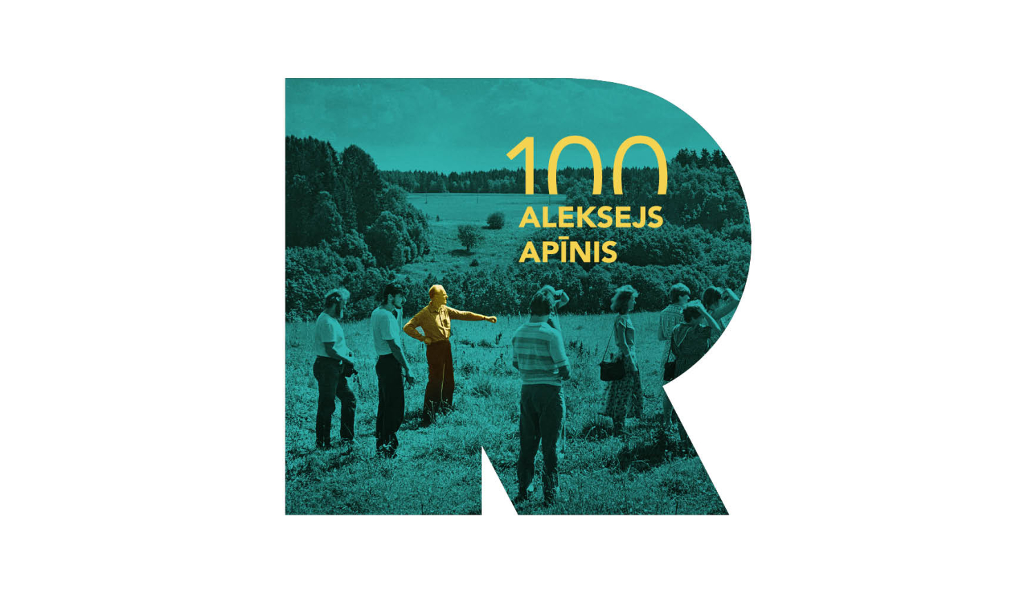 Attēls apgriezts burta “R” formā. Uz zaļgana toņa lauku ainavas fona redzama cilvēku grupa pļavā, centrā izcelts vīrietis, uzraksts: “100 Aleksejs Apīnis”.