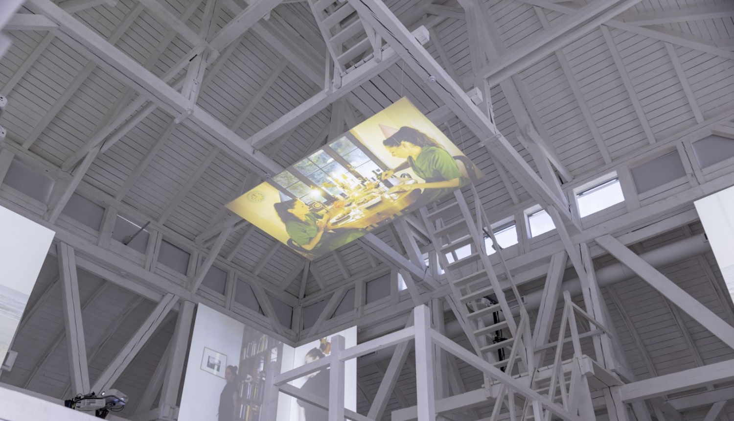 Izstāde, mākslas darbs telpā