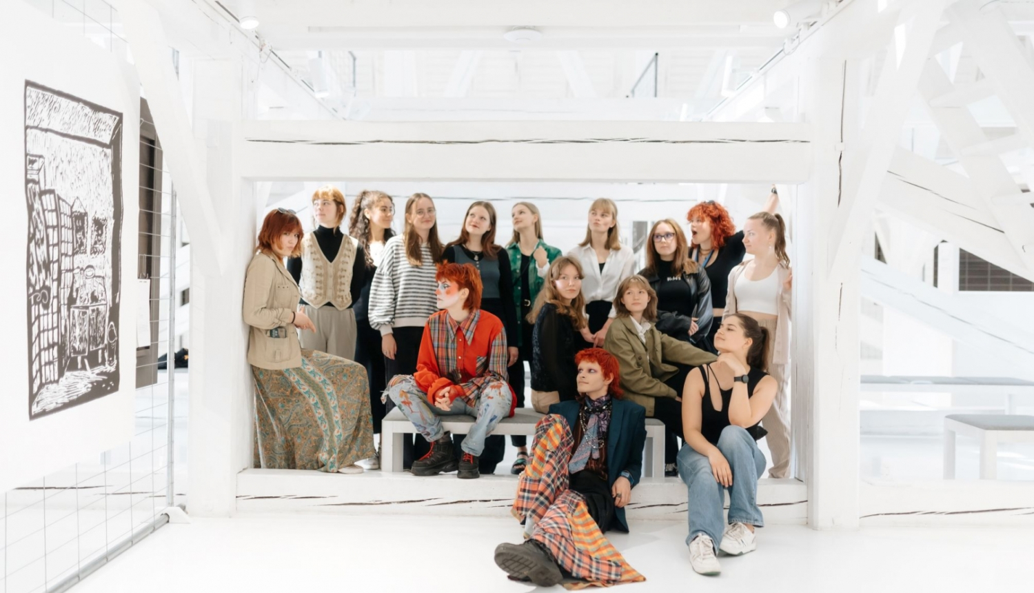 Mākslas muzeju Jauniešu kluba 5. sezonas dalībnieki 2022.–2023. gadā. Foto: Kristiāna Zelča
