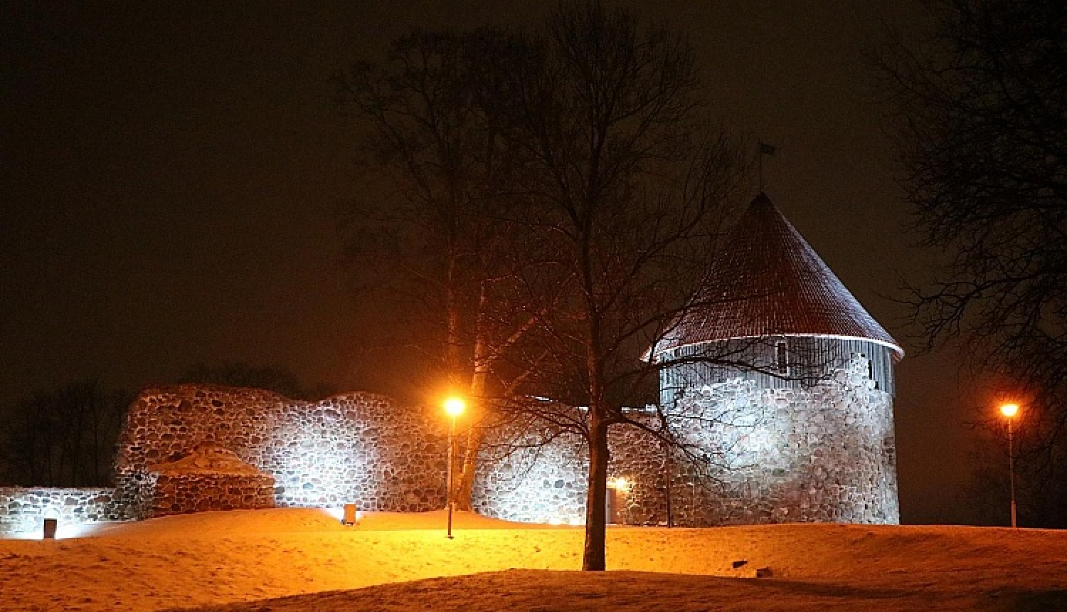 Alūksnes viduslaiku pilī atjaunots Dienvidu tornis