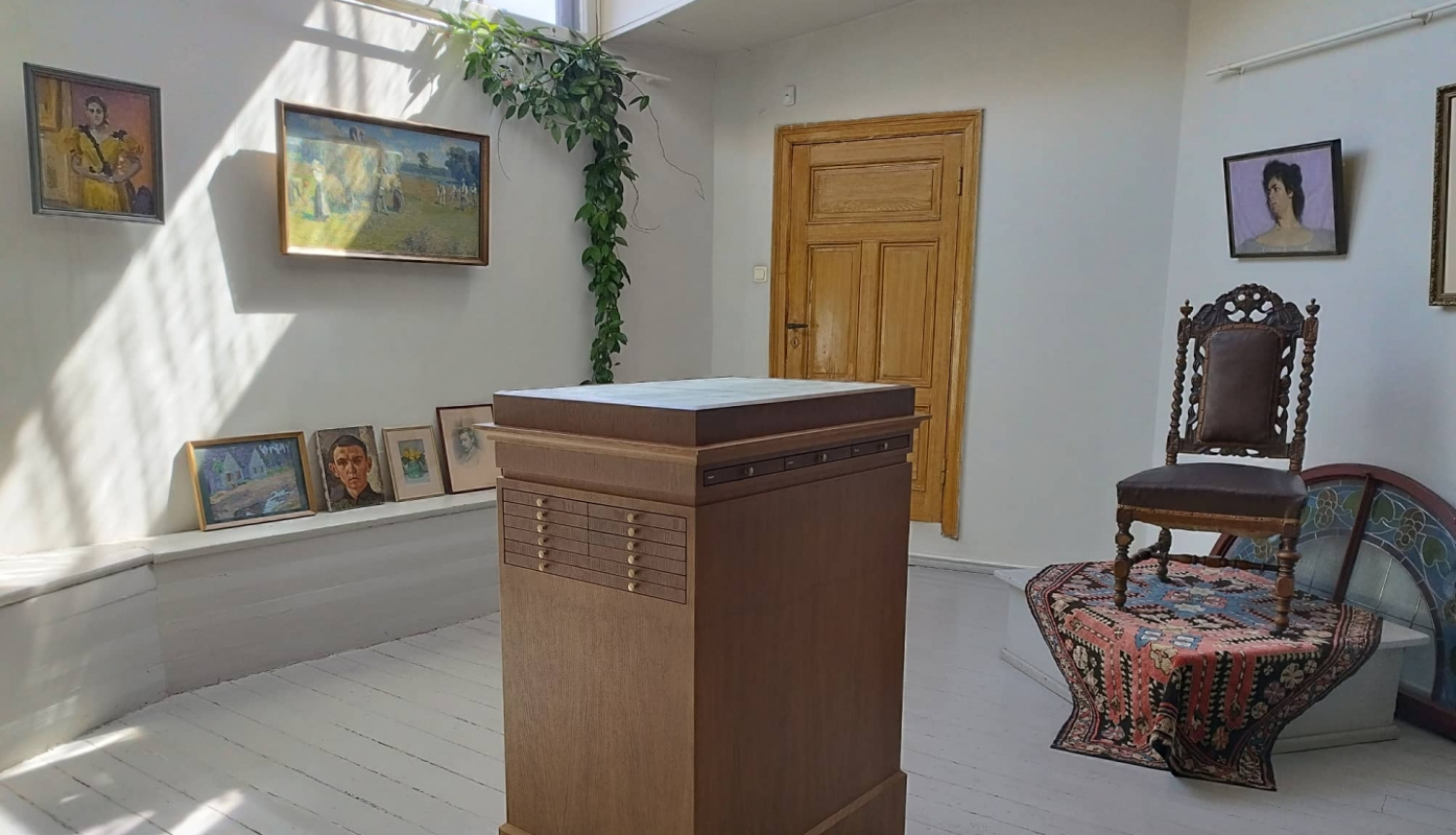 Izstādes ekspozīcijas fragments