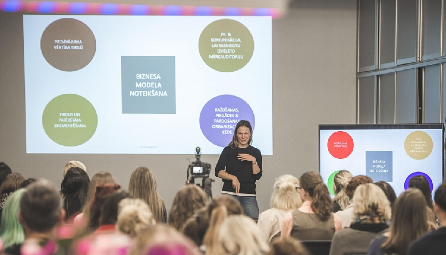 Modes zīmolu menedžere Elīza Drāzniece izglīto Liepājas topošos dizainerus