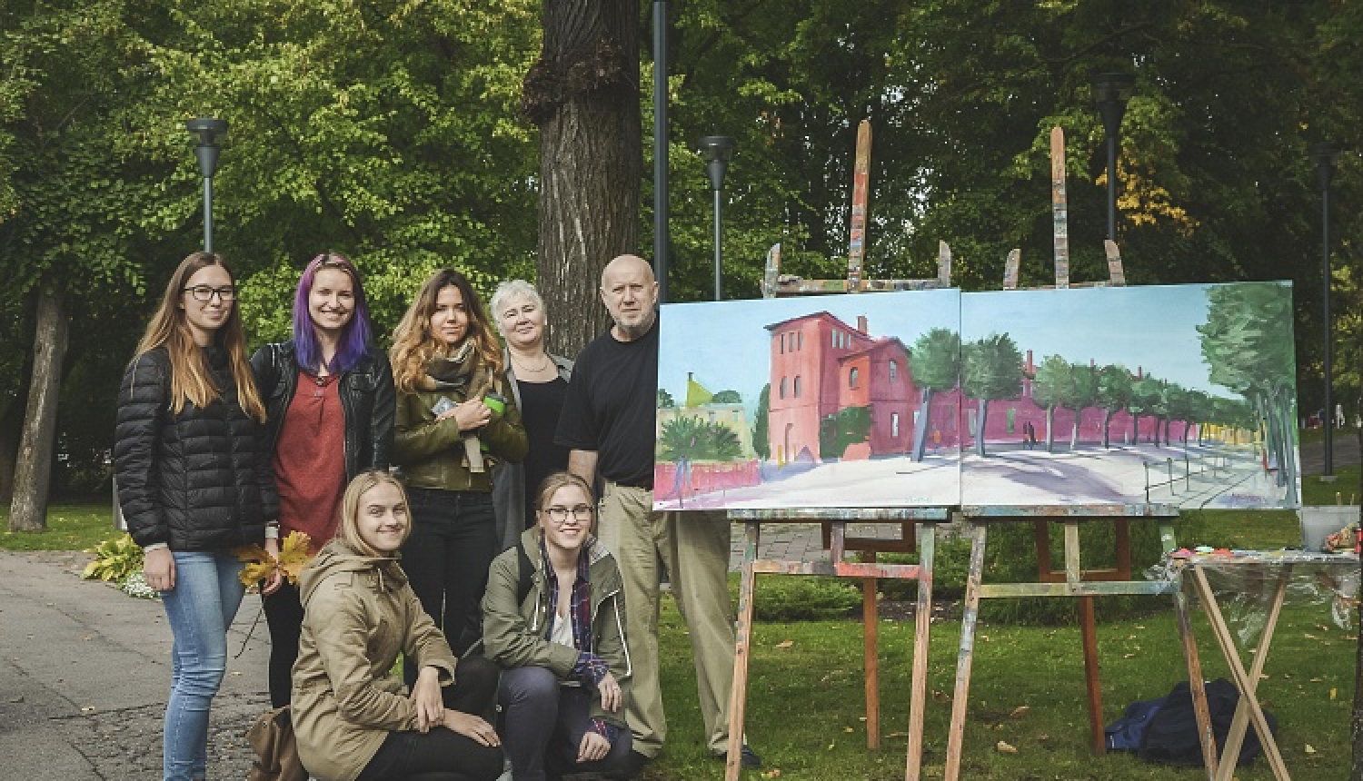 Liepājas topošie mākslinieki piedalās gleznotāja Alekseja Naumova meistardarbnīcā