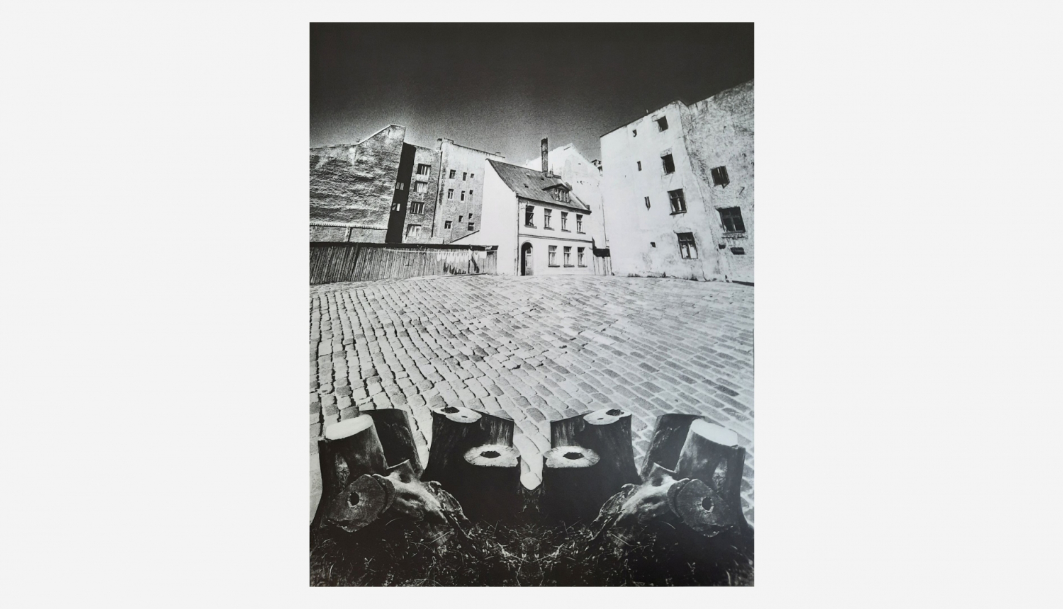 Vilhelms Mihailovskis (1942–2018). Rekonstrukcija II. 1976. No kolekcijas “Humanus” (2015). Publicitātes attēls no fotokalendāra “Vilhelms Mihailovskis”. Ilustrācija Džūlijas Rodenkirhenas lekcijai.