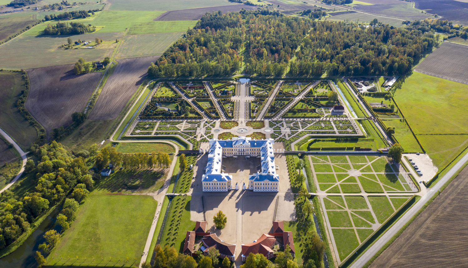 Rundāles pils ansamblis. Foto: A. Jutus.