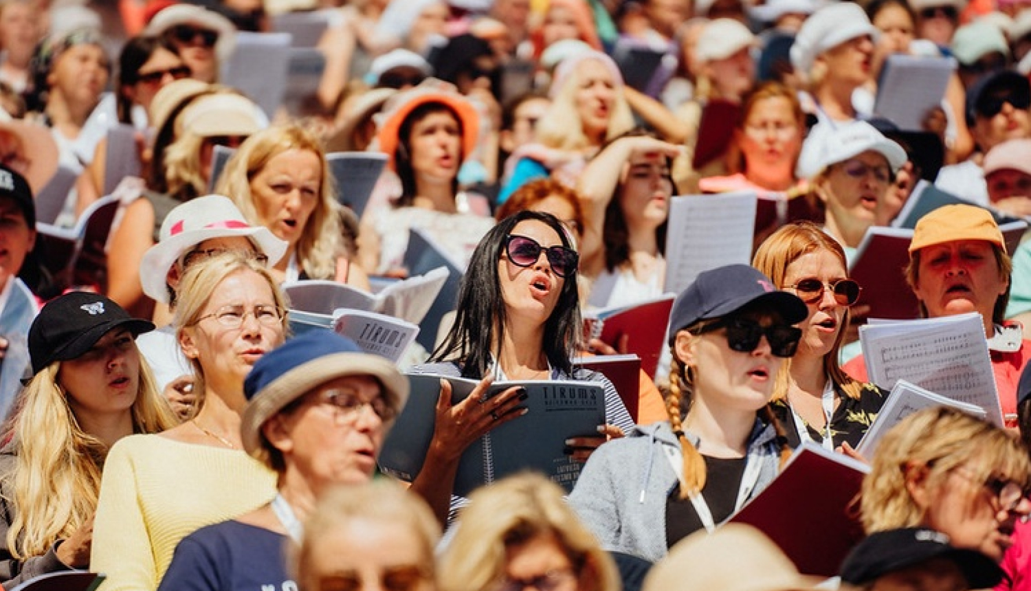 Kordziedātājas XXVII Vispārējo latviešu Dziesmu un XVII Deju svētku kopkora mēģinājumā