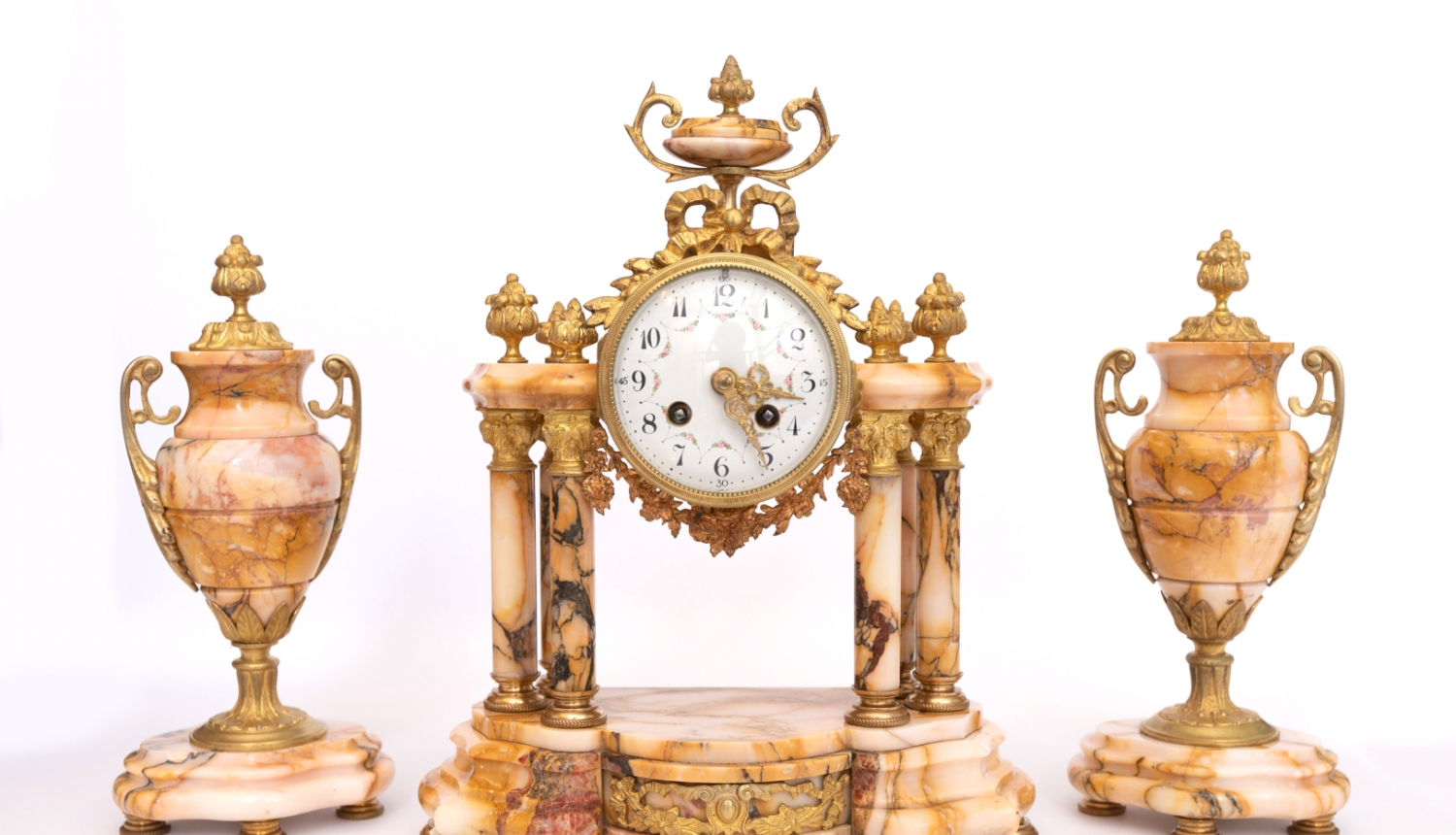 Kamīna garnitūra, pulkstenis un vāžu pāris