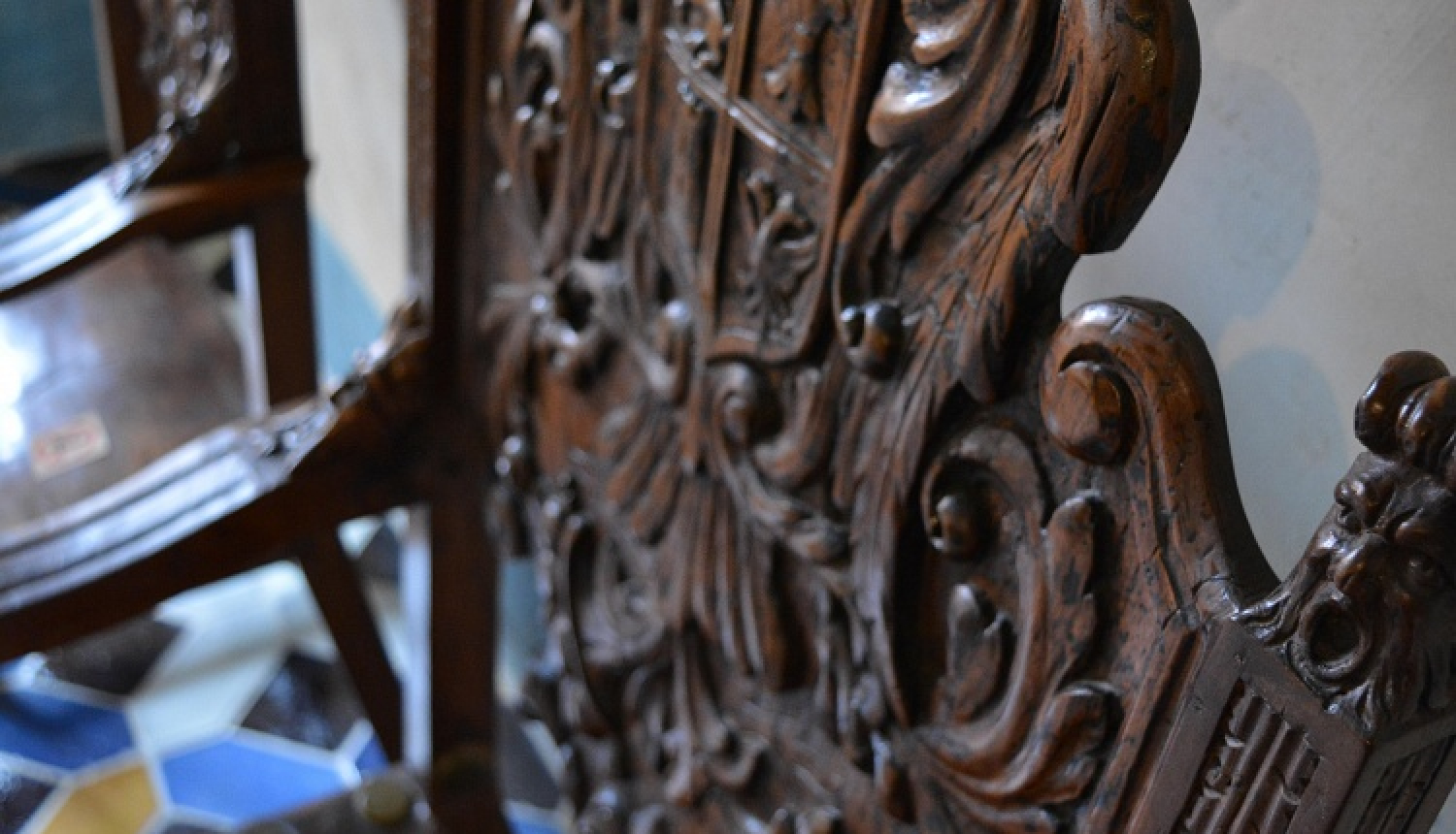 Apstiprina regulējumu valstij piederošo senlietu, mākslas un antikvāro priekšmetu izvešanai un ievešanai Latvijā