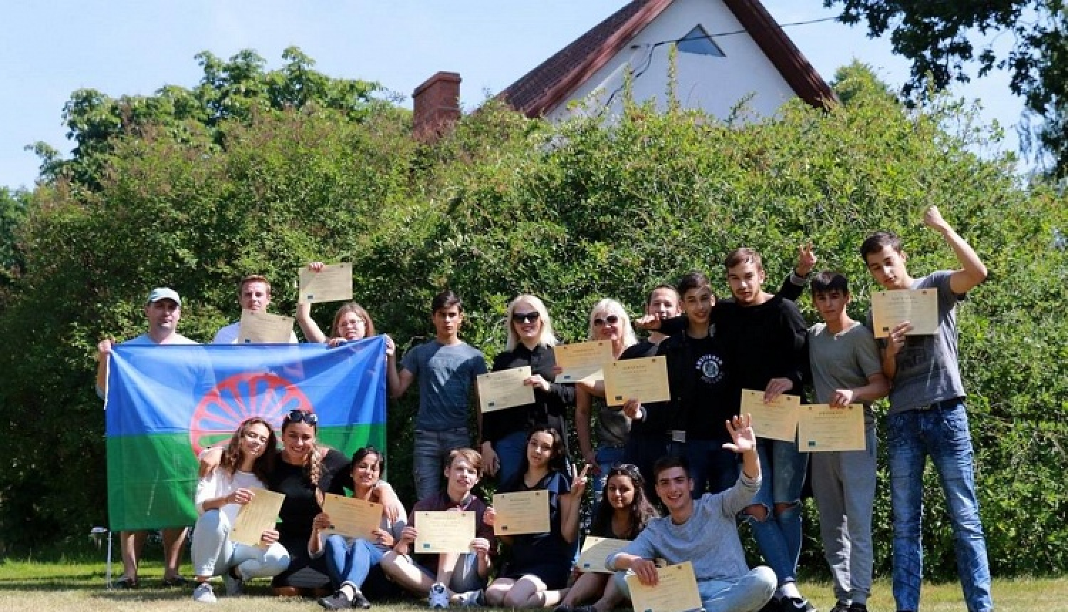 Notikusi pirmā Latvijas romu jauniešu praktiskā darbnīca „SĀRE KHETENE”
