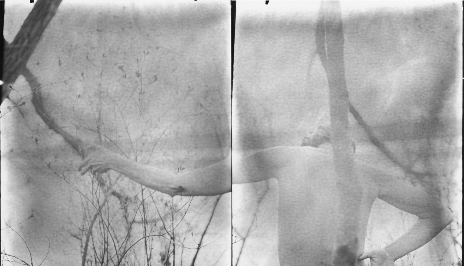 Melnbalts māksliniecisks foto ar cilvēka figūru no mugurpuses