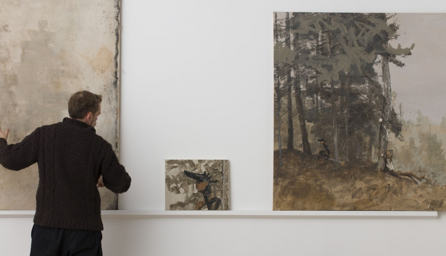 Mākslinieks Andris Eglītis izstādē