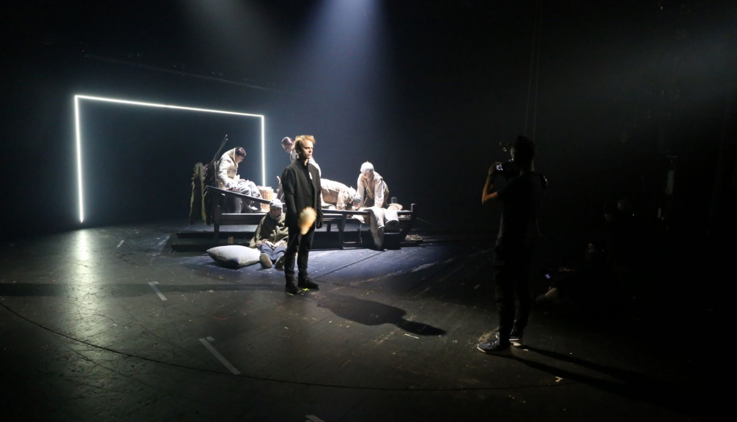 Izrāde “Latvieši”, dramaturģe Justīne Kļava, iedvesmojoties no Garlība Merķeļa, režisors Toms Treinis.