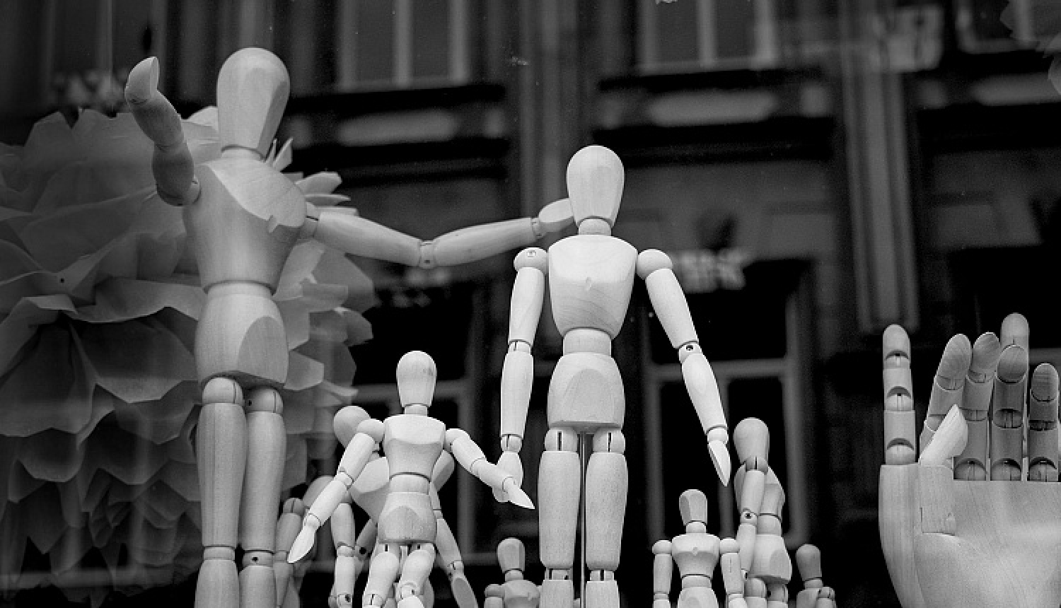 Pusgada laikā atbalsta pasākumos piedalījušās personas no 16 valstīm