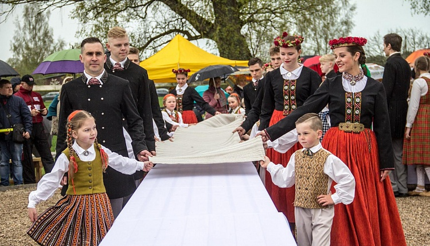 Šogad Baltā galdauta svētkus svinējuši 500 tūkstoši cilvēku