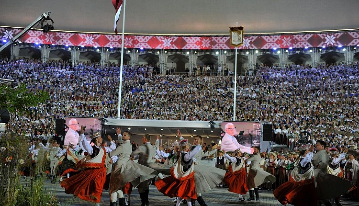 XXVI Vispārējie latviešu Dziesmu un XVI Deju svētki. Fotomirkļi.