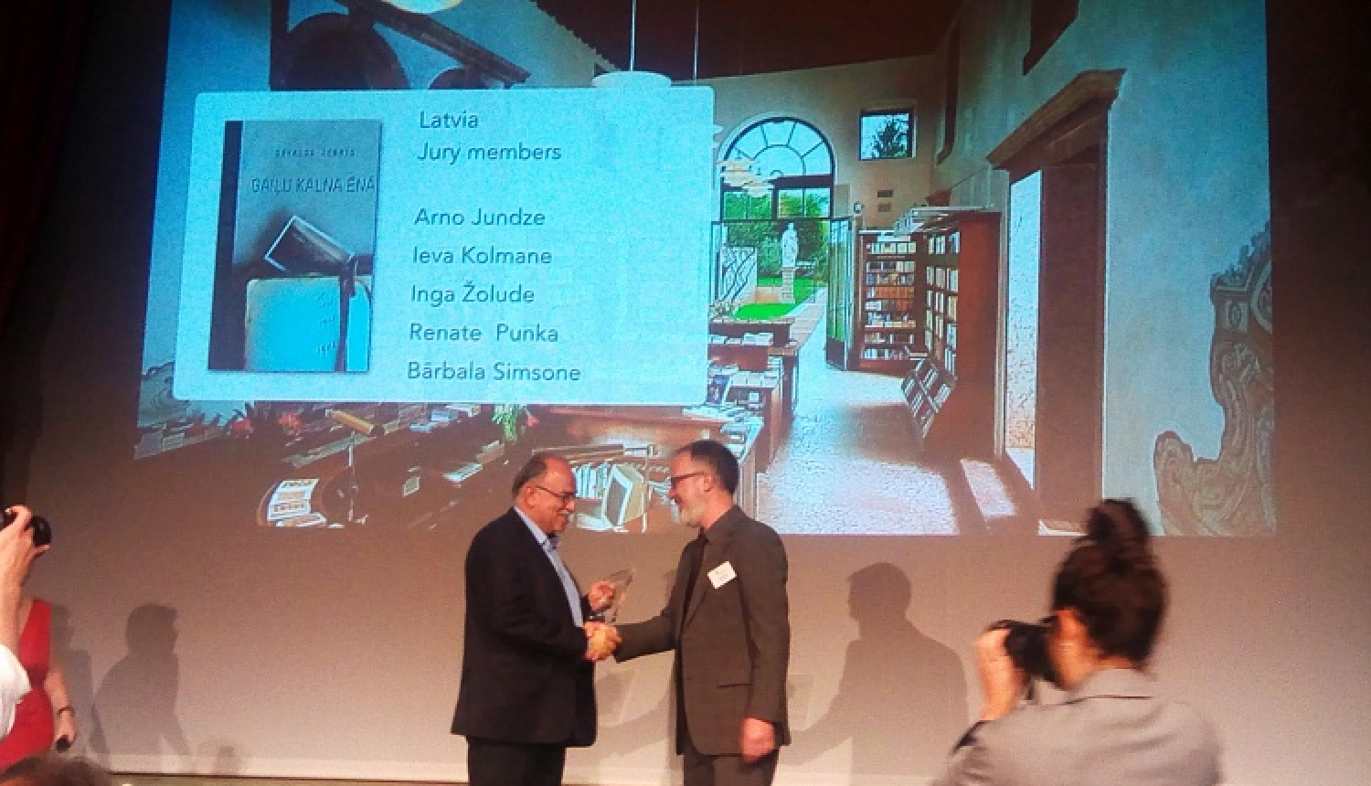 Osvaldam Zebrim pasniedz Eiropas Savienības literatūras balvu