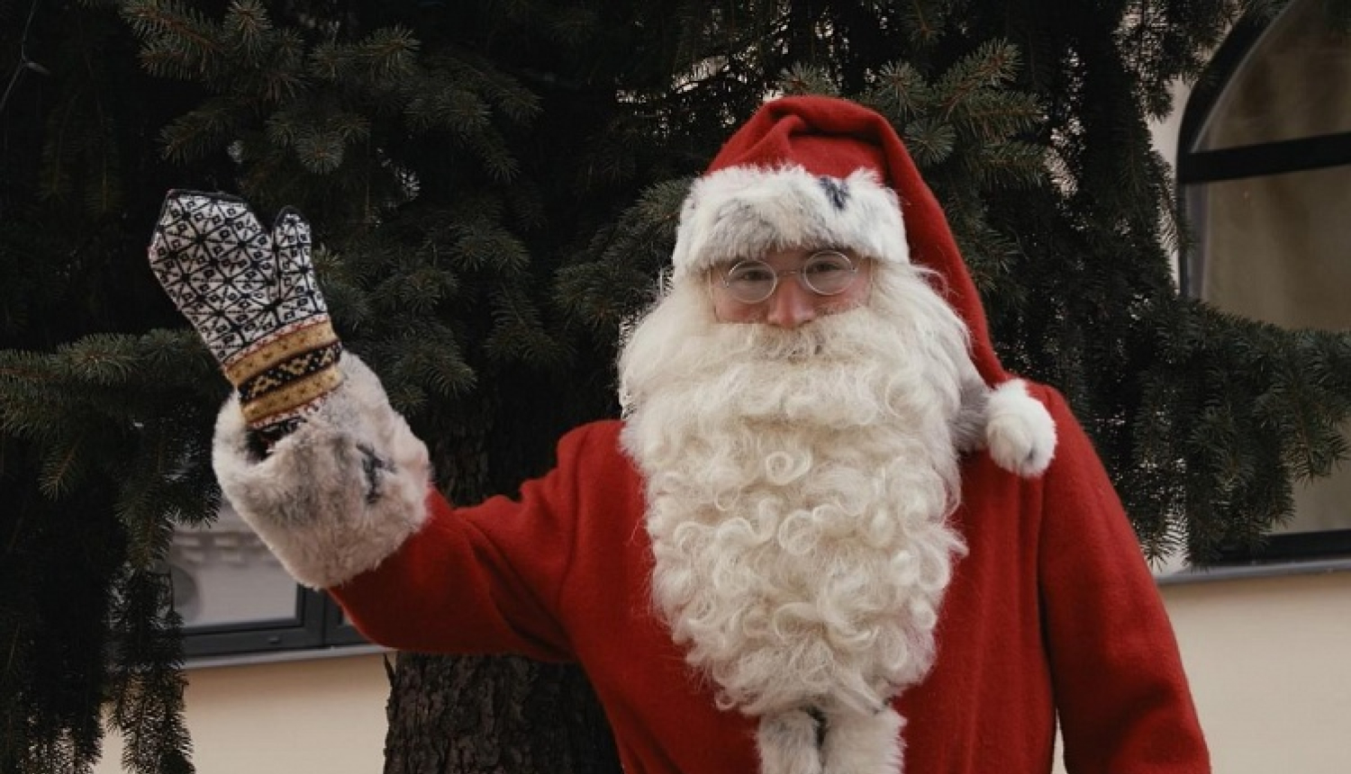 Leļļu teātra Ziemassvētku vecītis aicina bērnus palīgā
