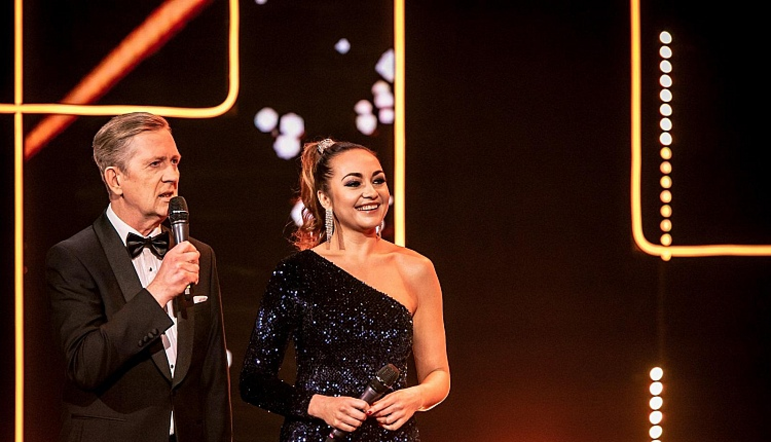 Gadumija Latvijas Televīzijā: ar mūziku, Vecgada vakara šovu, iemīļotām filmām un filmas “Pilsēta pie upes” pirmizrādi Jaunā gada pirmajā dienā