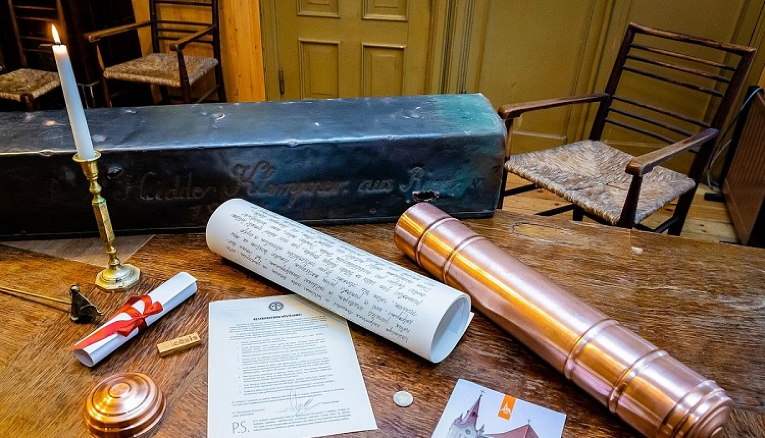 Restaurētais krusts un lode atgriežas Cēsu Sv. Jāņa baznīcas torņa smailē