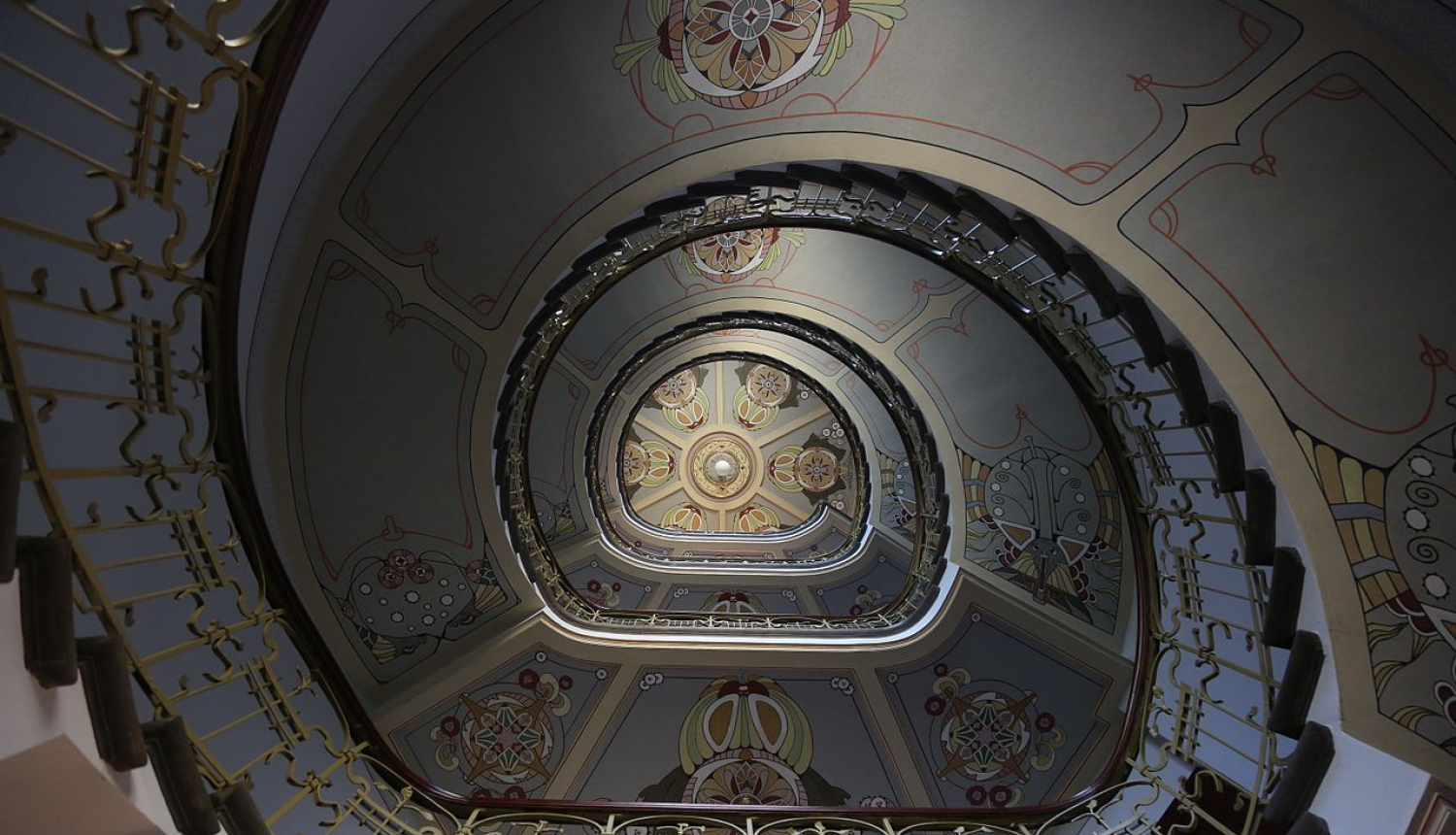  Kāpnes uz J.Rozentāla un R.Blaumaņa muzeju Alberta ielā 12-9, Rīgā.