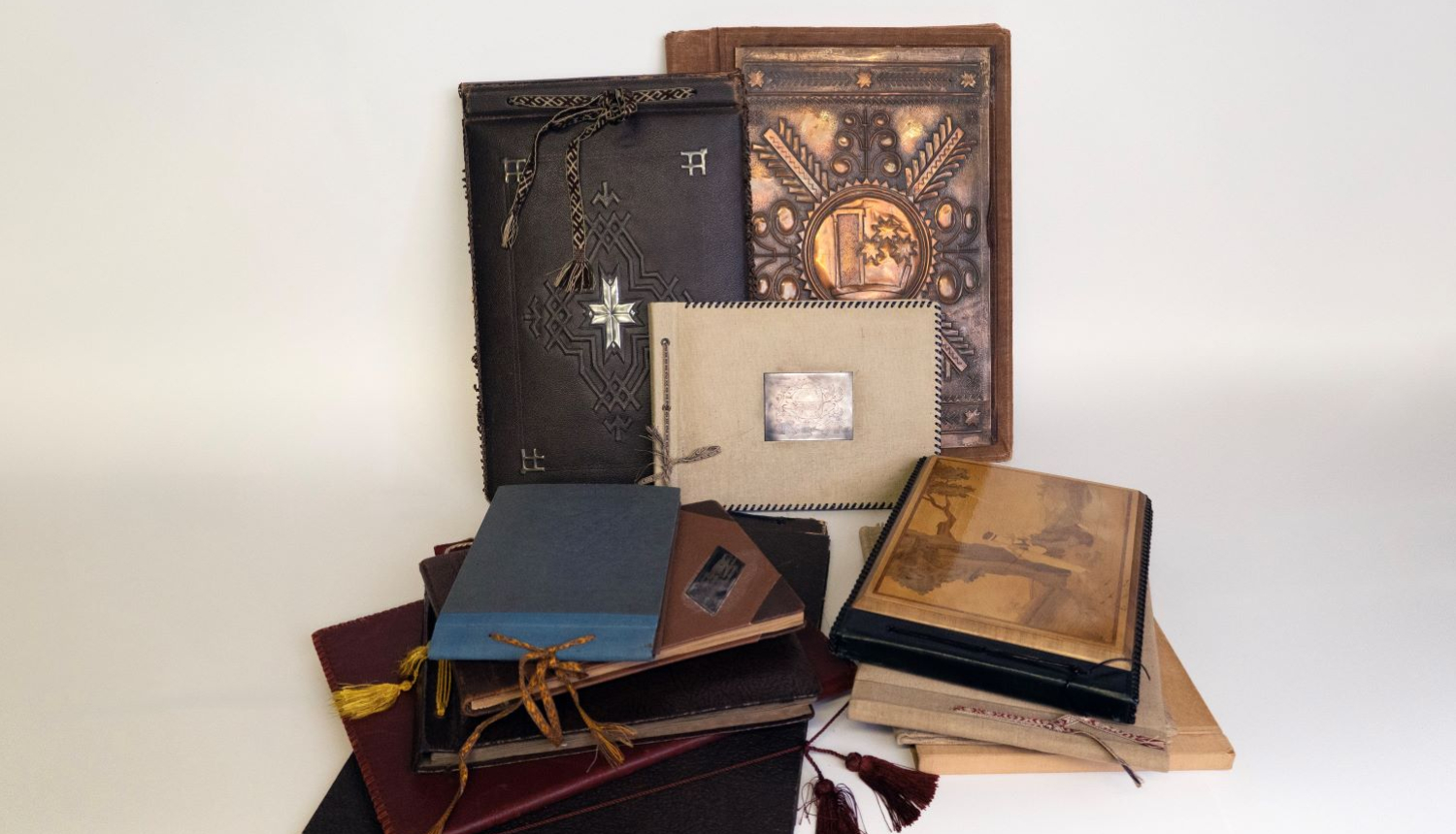 Latvijas Nacionālā arhīva albumu kolekcija “Latviešu bēgļu dzīve nometnēs Vācijā (1945–1949). Dāvinājums Kārlim Zariņam”