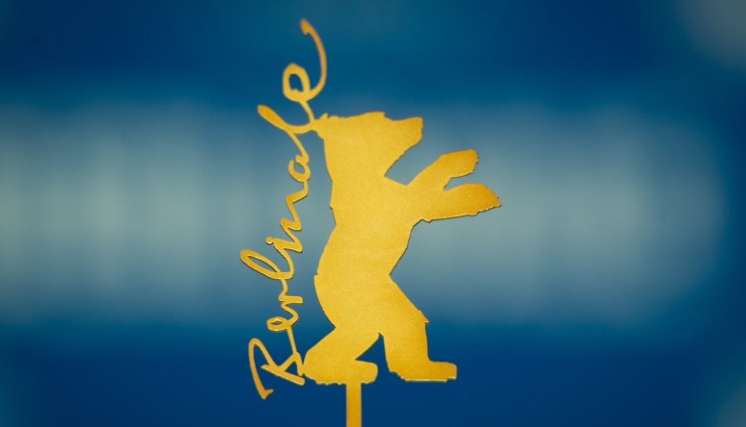 Berlīnes kinofestivāla logo fragments - lāča figūra