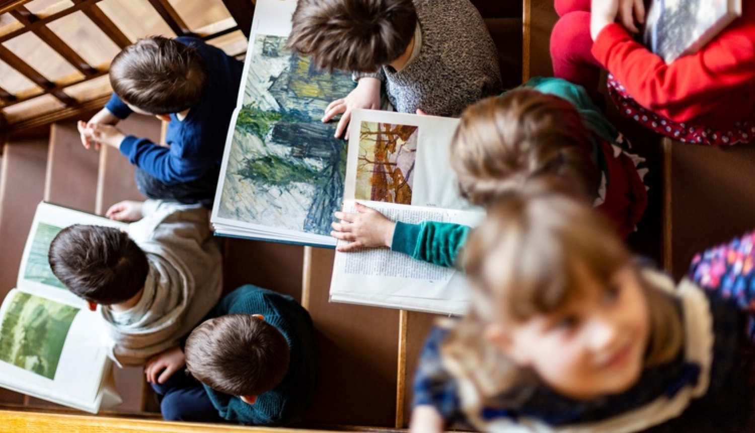 Fotogrāfija no muzeja nodarbības “Mazie mākslas pētnieki” Latvijas Nacionālajā mākslas muzejā