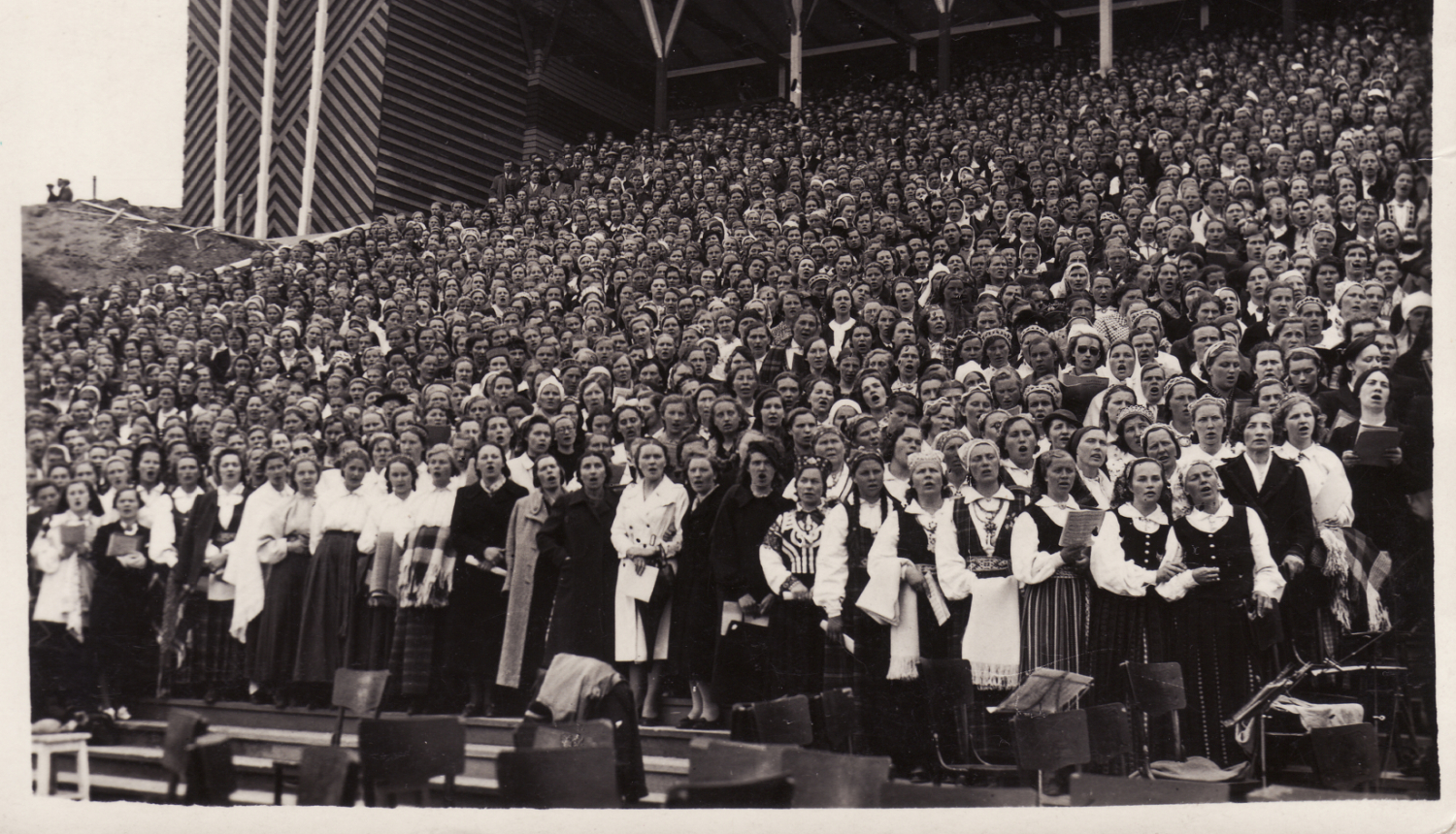 1940. gada Latgales dziesmu svētki Stropu estrādē. Foto no Daugavpils Novadpētniecības un mākslas muzeja krājuma.