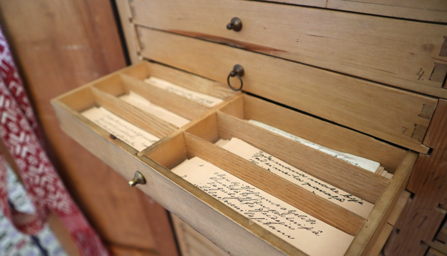 Dainu skapis Krišjāņa Barona muzejā