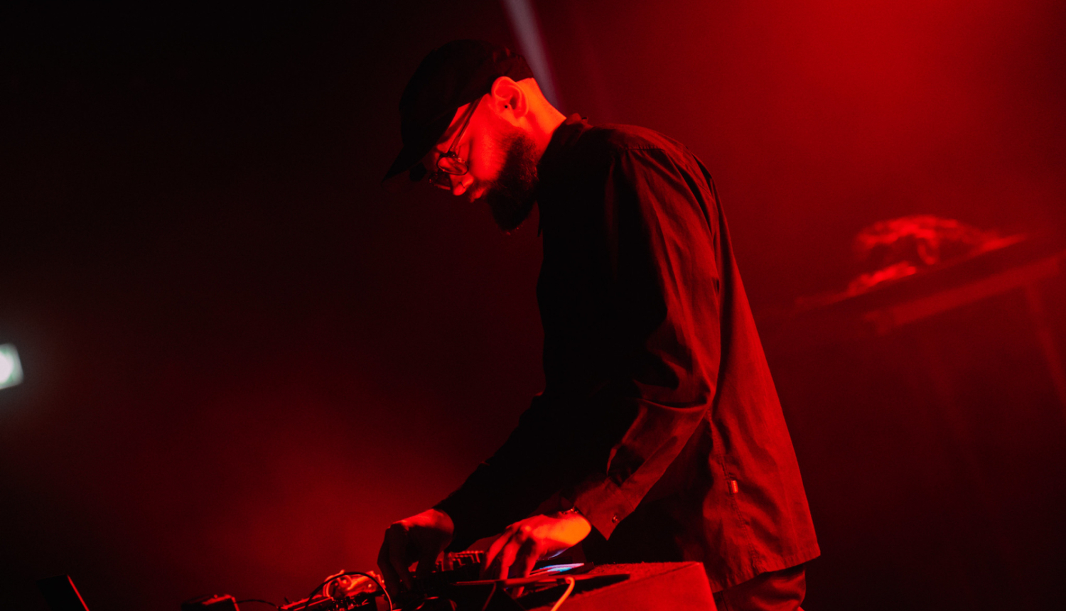 Latvijas elektroniskās mūzikas mākslinieks "EIII" uz skatuves