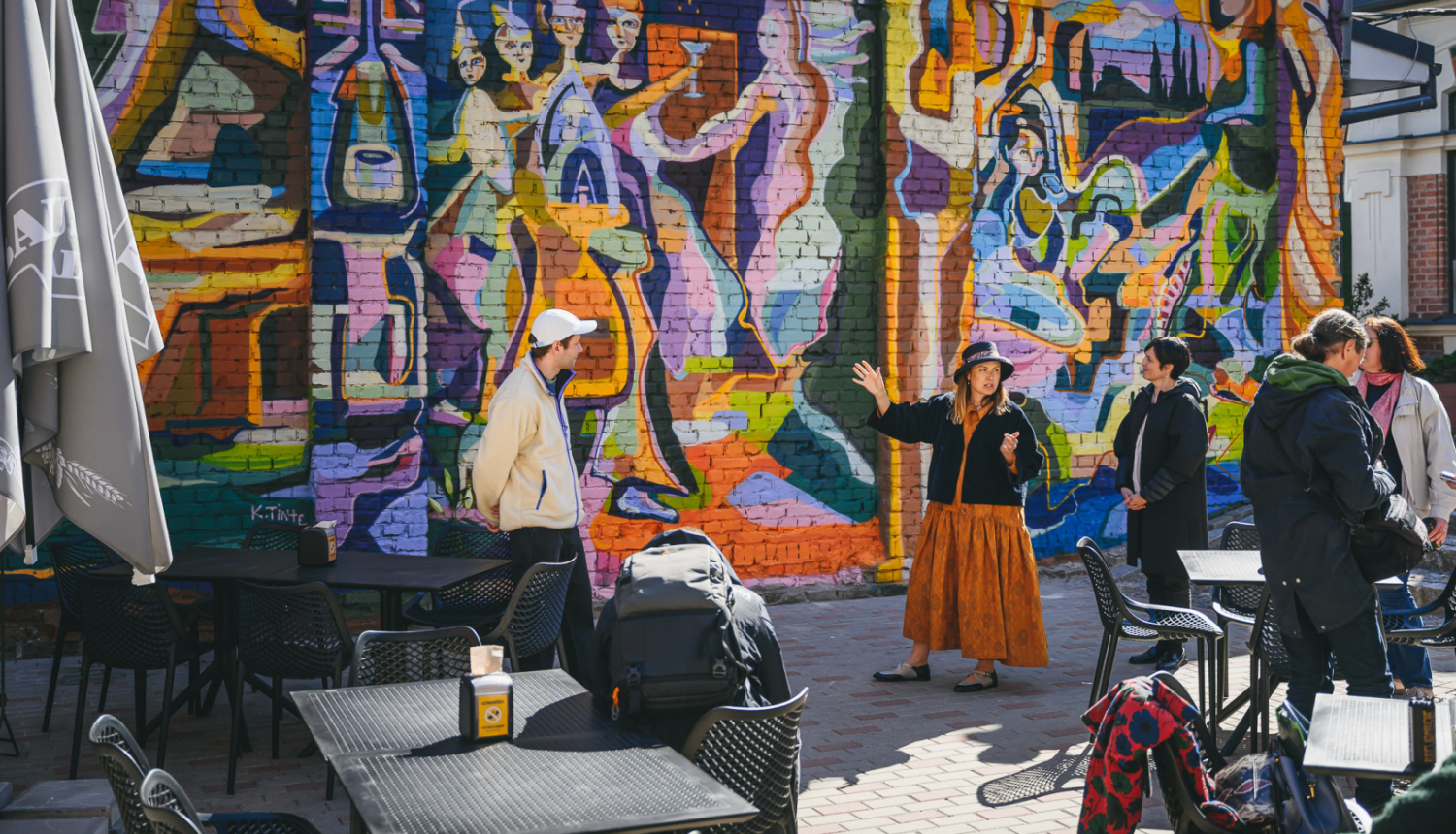 Kristapa Tintes sienas gleznojums "Laipnības patvērums" atklāšanas pasākumā