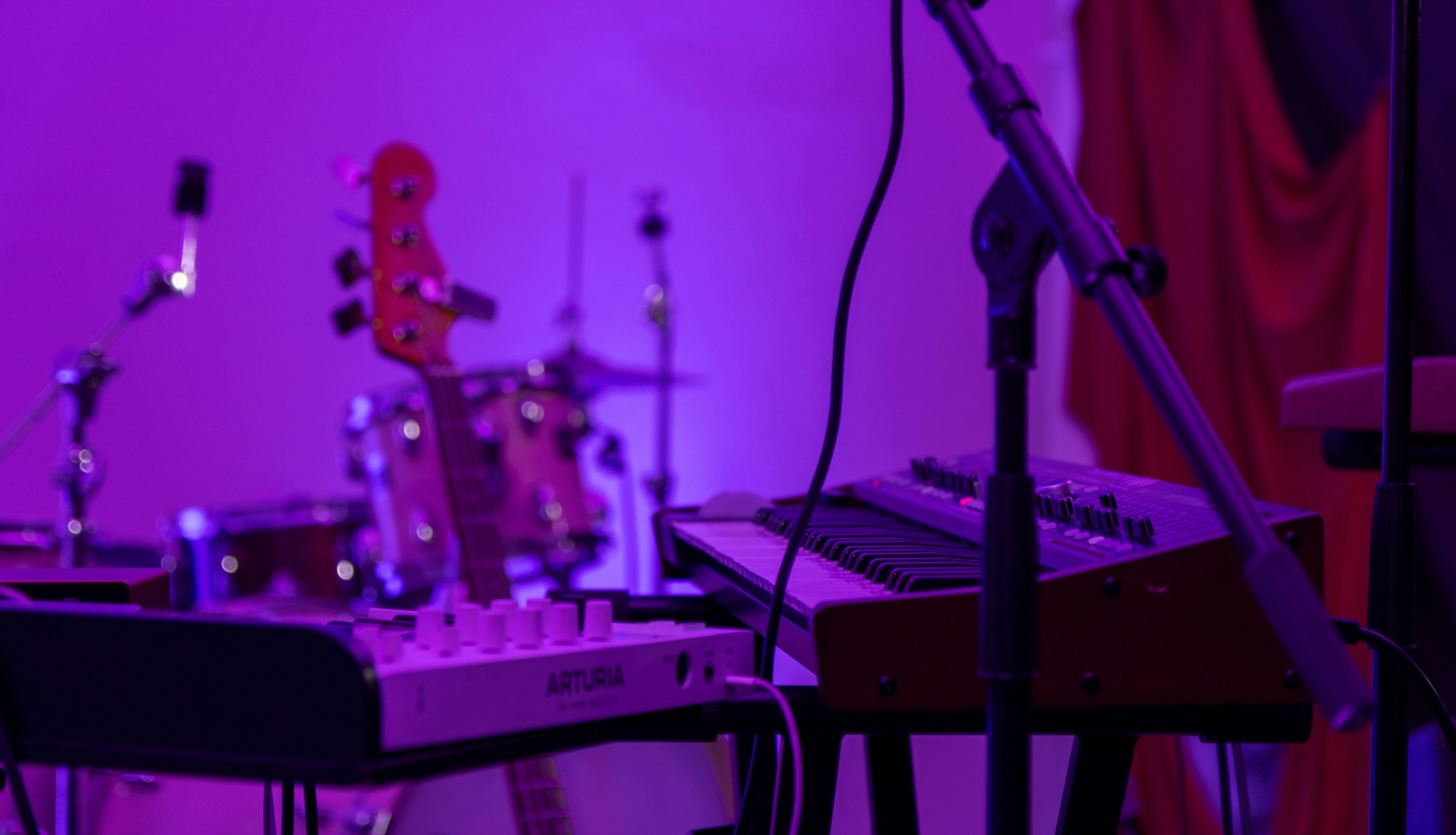 Mūzikas instrumenti un tehnika uz skatuves