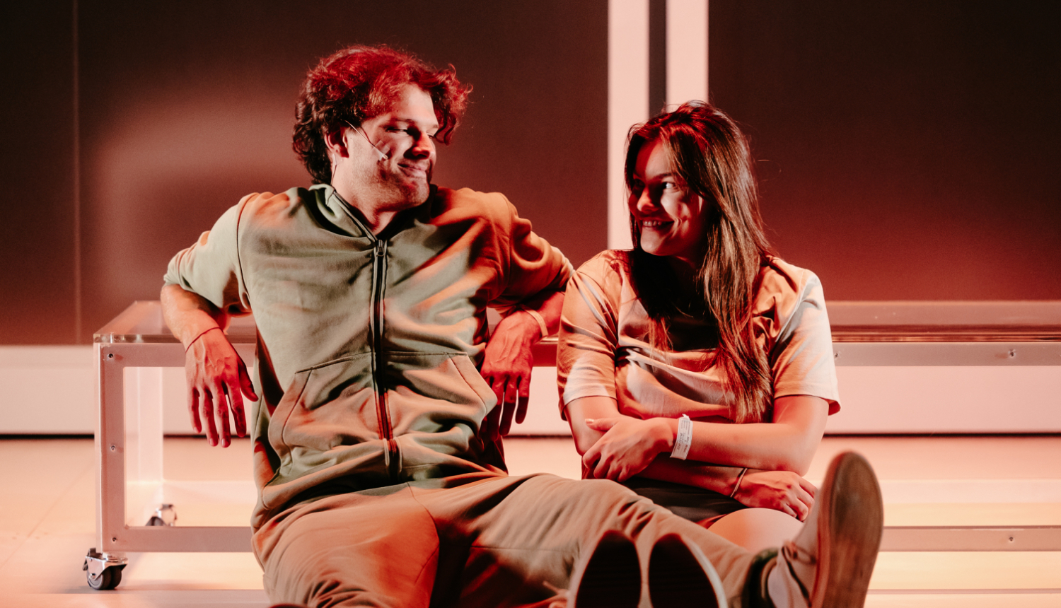 Izrāde “Efekts”, uz sktatuves aktieri, foto: Agnese Zeltiņa