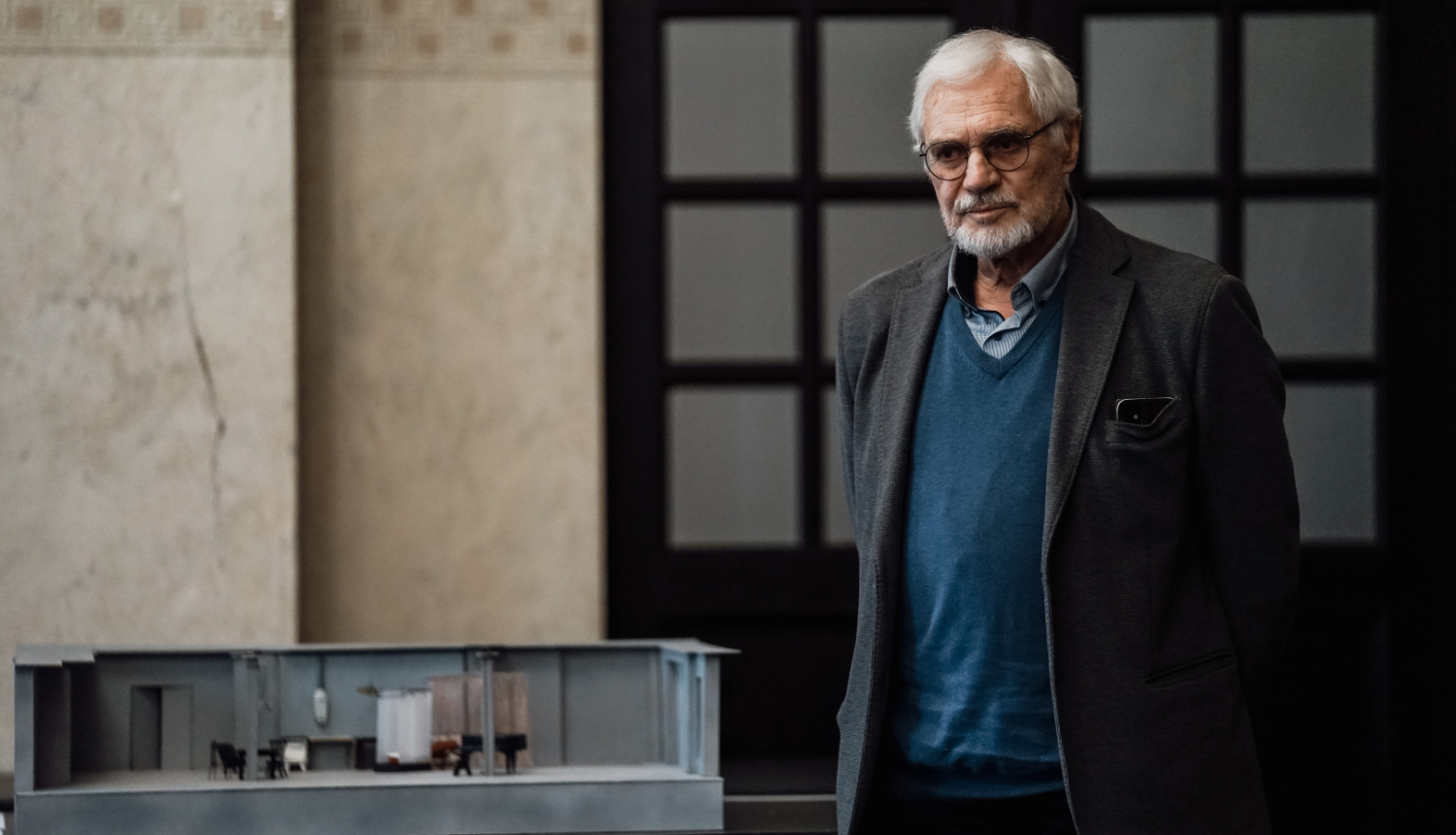 Režisors Pēteris Krilovs un "Ilgu tramvaja" makets