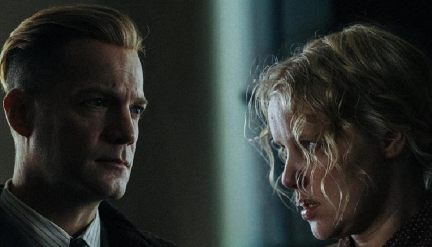 Kadrs no filmas, kadrā aktieri Itajs Tirans un Džoanna Kuliga 