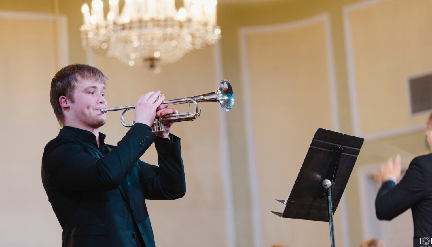 Trompetists Jānis Deniņš uz skatuves