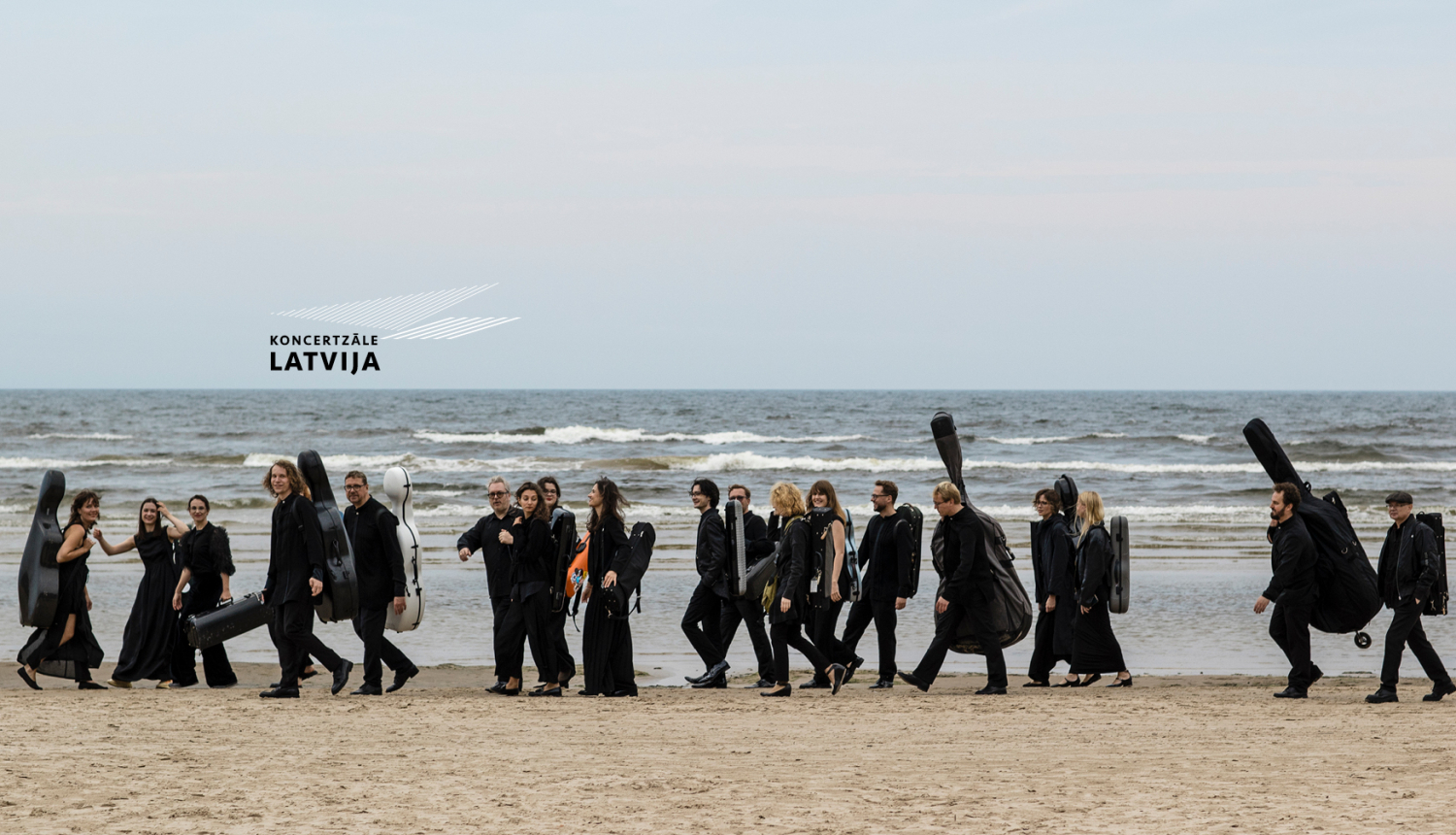 Kamerorķerstris "Kremerata Baltica" jūras malā