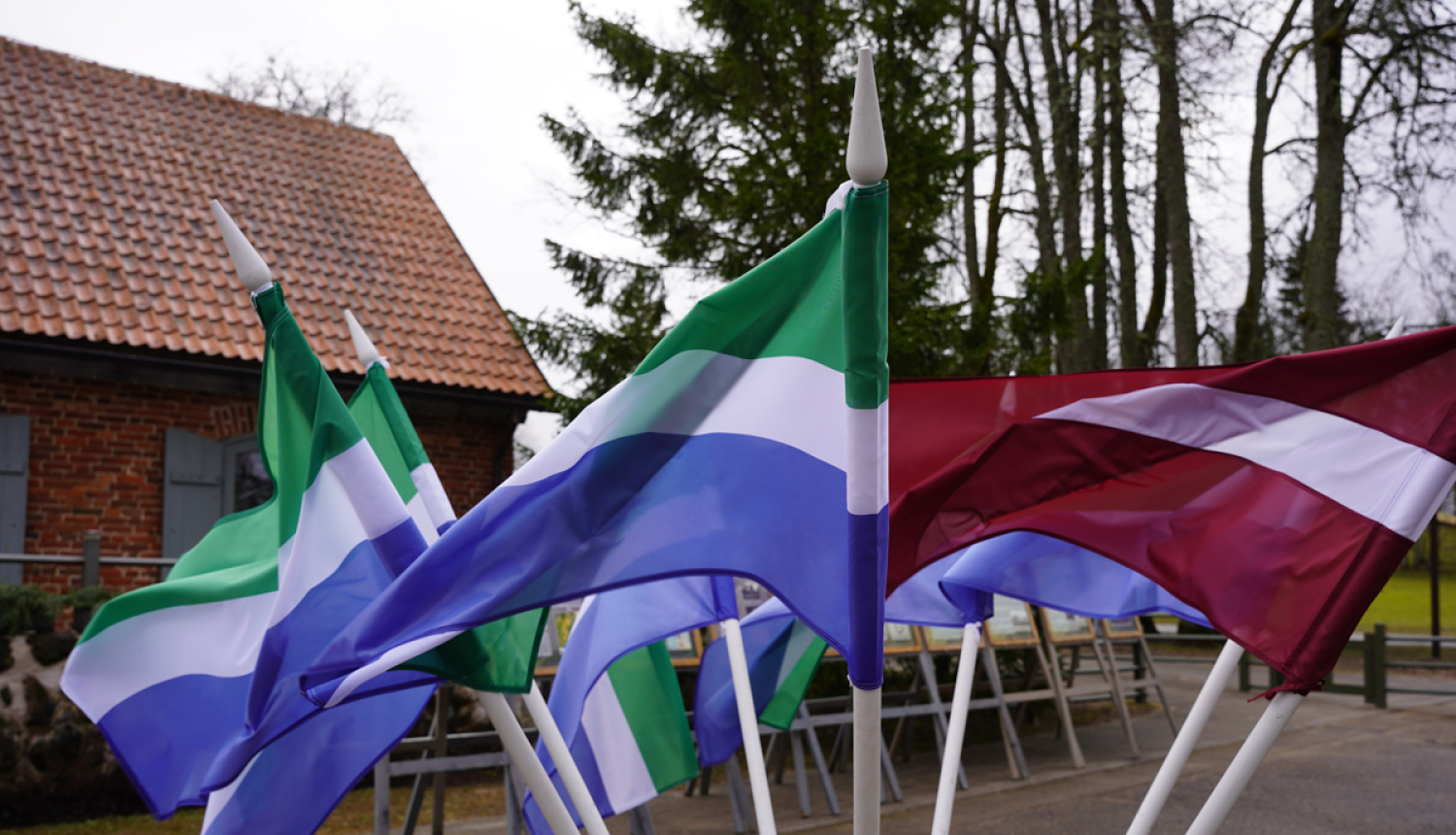 Lībiešu karogs un Latvijas karogs