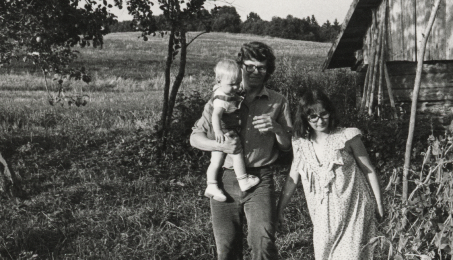 Klāvs Elsbergs ar sievu un meitu