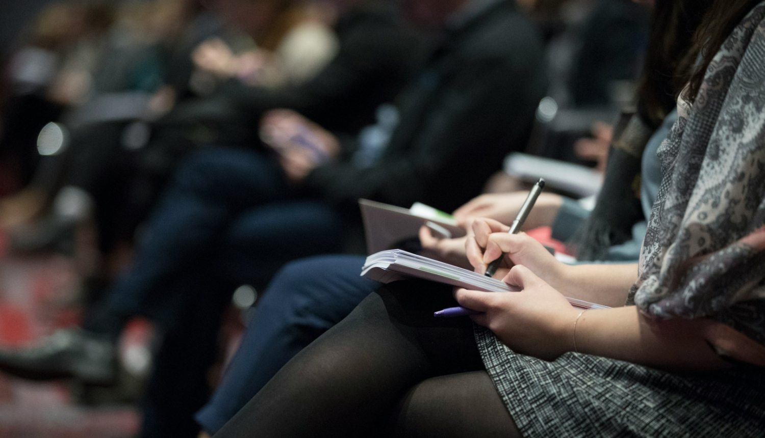 Cilvēki konferencē