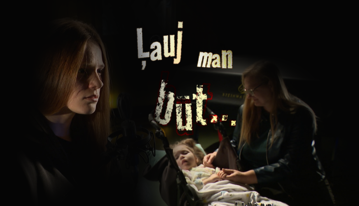 Filmas kadrs - sieviete un mazs bērns gultā tumšā istabā. Teksts: Ļauj man būt