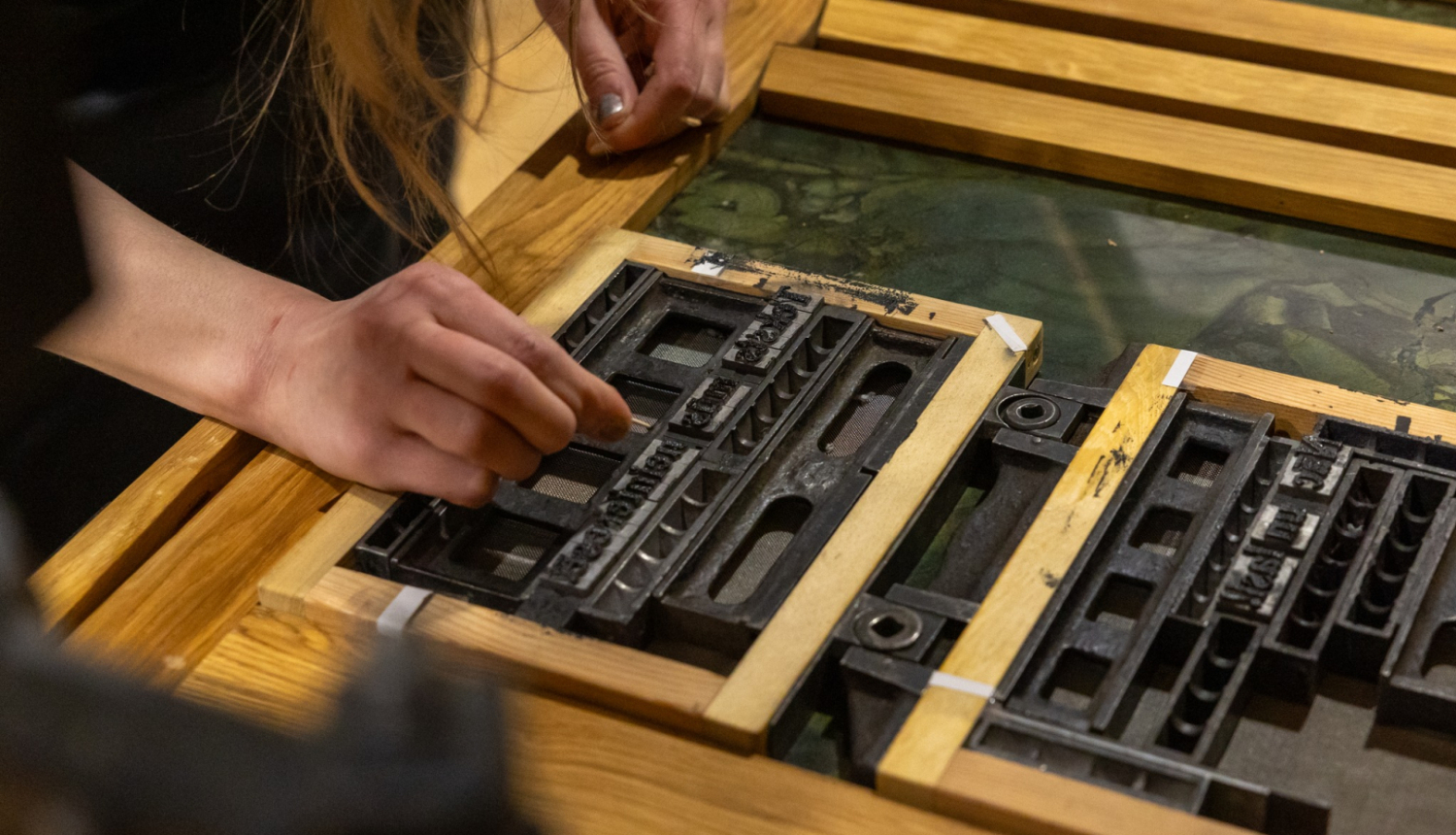 Tiek sagatavota burtu secība augstspieduma drukas darbnīcā