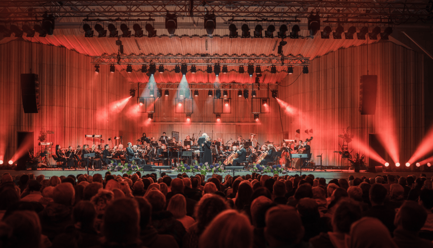 Liepājas Simfoniskais orķestris uz skatuves koncertdārzā “Pūt, vējiņi!