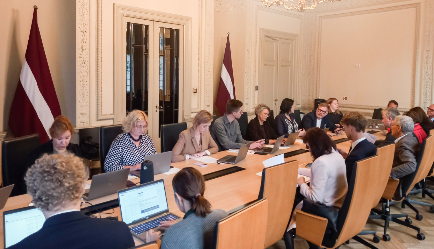 Mākslu un kultūras augstskolu padomes sēdes norise un dalībnieki KM Lielajā zālē