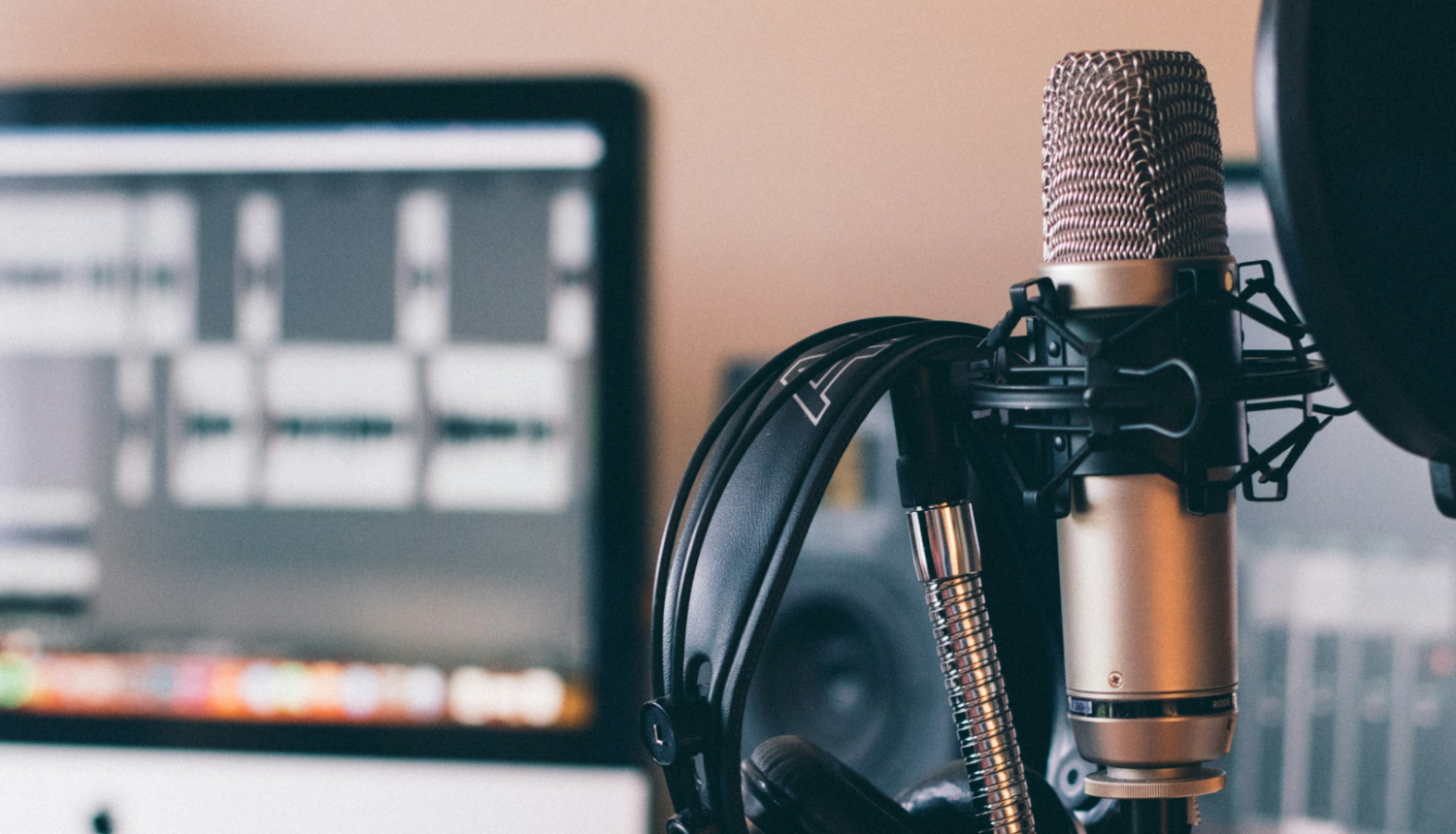 Mikrofons skaņu studijā