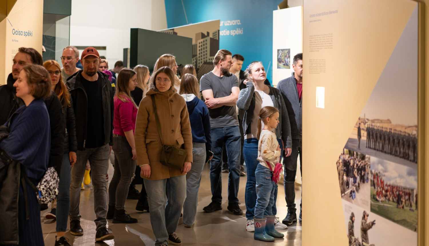 Muzeju nakts apmeklētāji Latvijas Kara muzejā, foto: Valters Lācis
