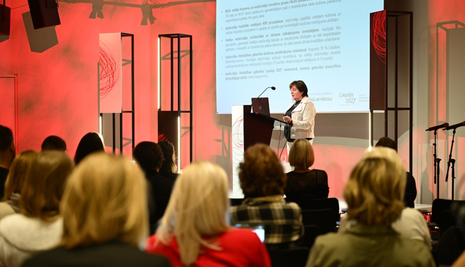 Pētījuma prezentācijas pasākums - prezentētājs un skatītāji